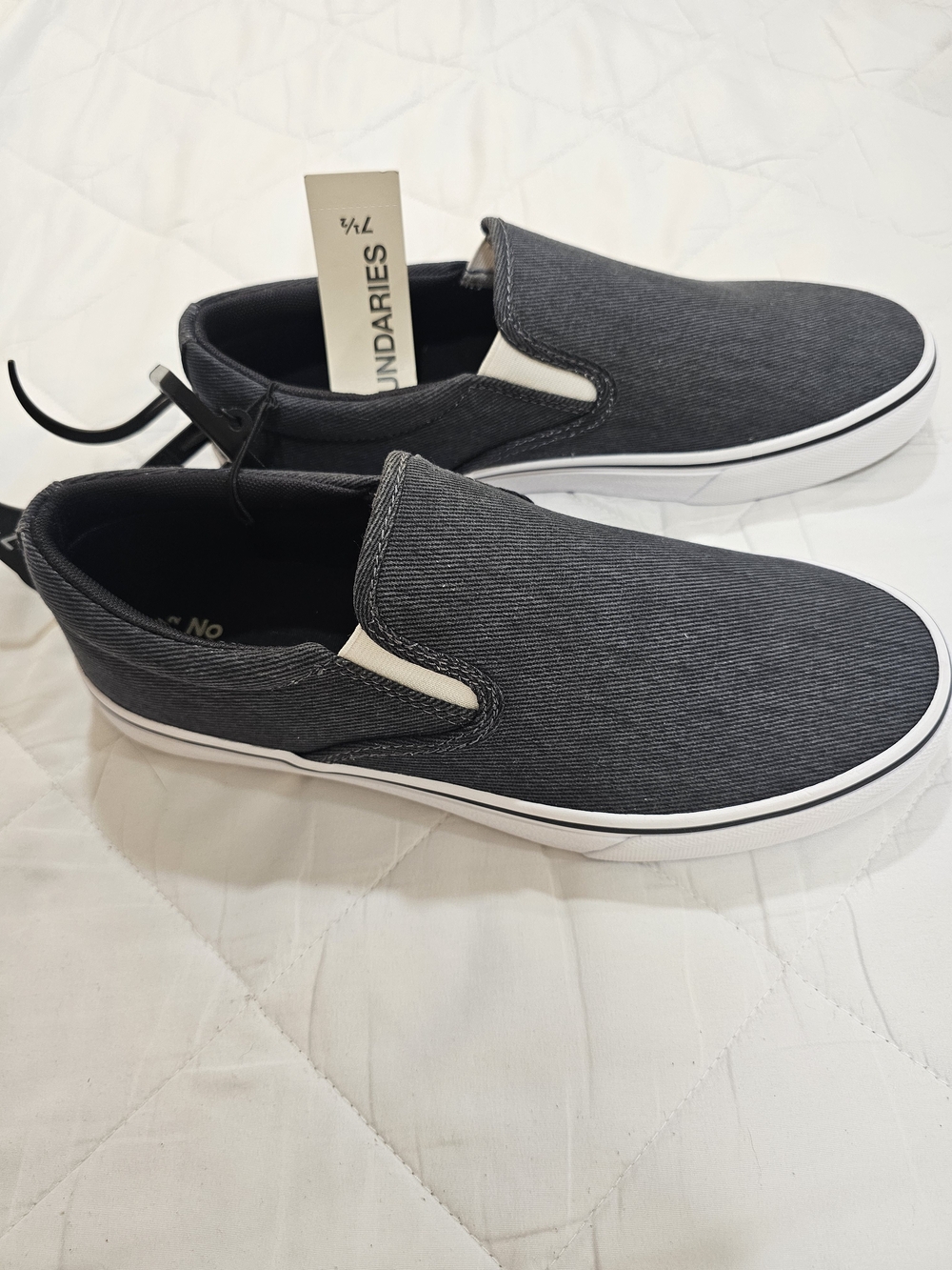 No Boundaries Men's Gray/White Clinton Slip-On Casual Shoes Memory Foam 7.5